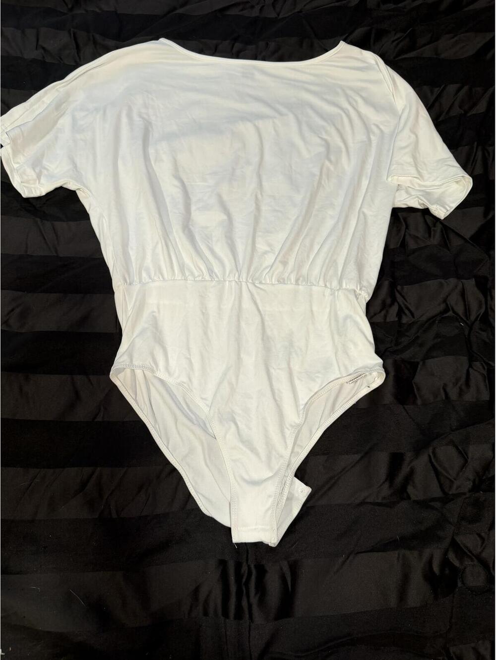 SHEIN White Short Sleeve Bodysuit XL‎